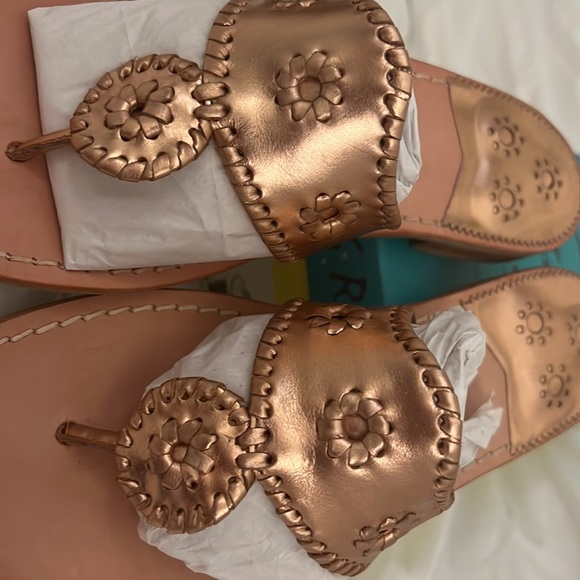 NIB Jack Rogers size 11 rose gold sandal - Picture 3 of 5